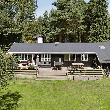 Three Generation Summer House In Colourful Style Vakantiehuis