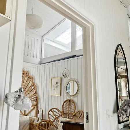 Three Generation Summer House In Colourful Style Vakantiehuis *