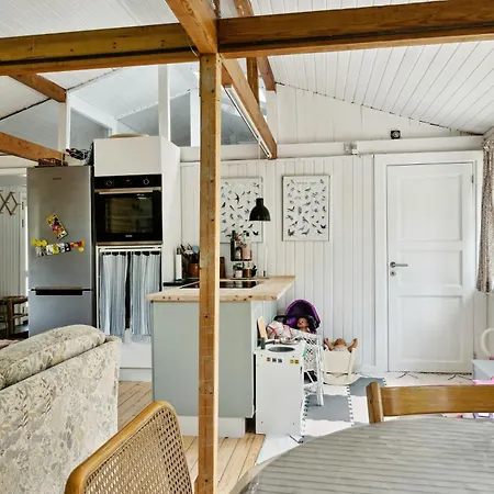 Vakantiehuis Three Generation Summer House In Colourful Style