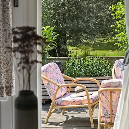 Three Generation Summer House In Colourful Style Vakantiehuis