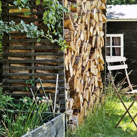 Vakantiehuis Three Generation Summer House In Colourful Style *