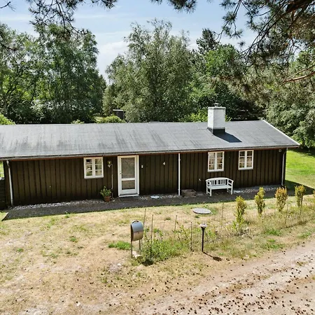Vakantiehuis Three Generation Summer House In Colourful Style
